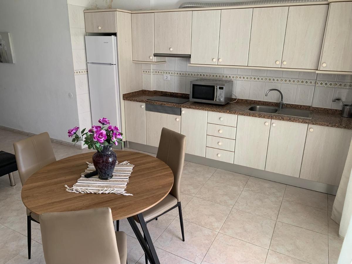 Apartment Comodoro, Situado En Frente Del Mar Los Cristianos (Tenerife)