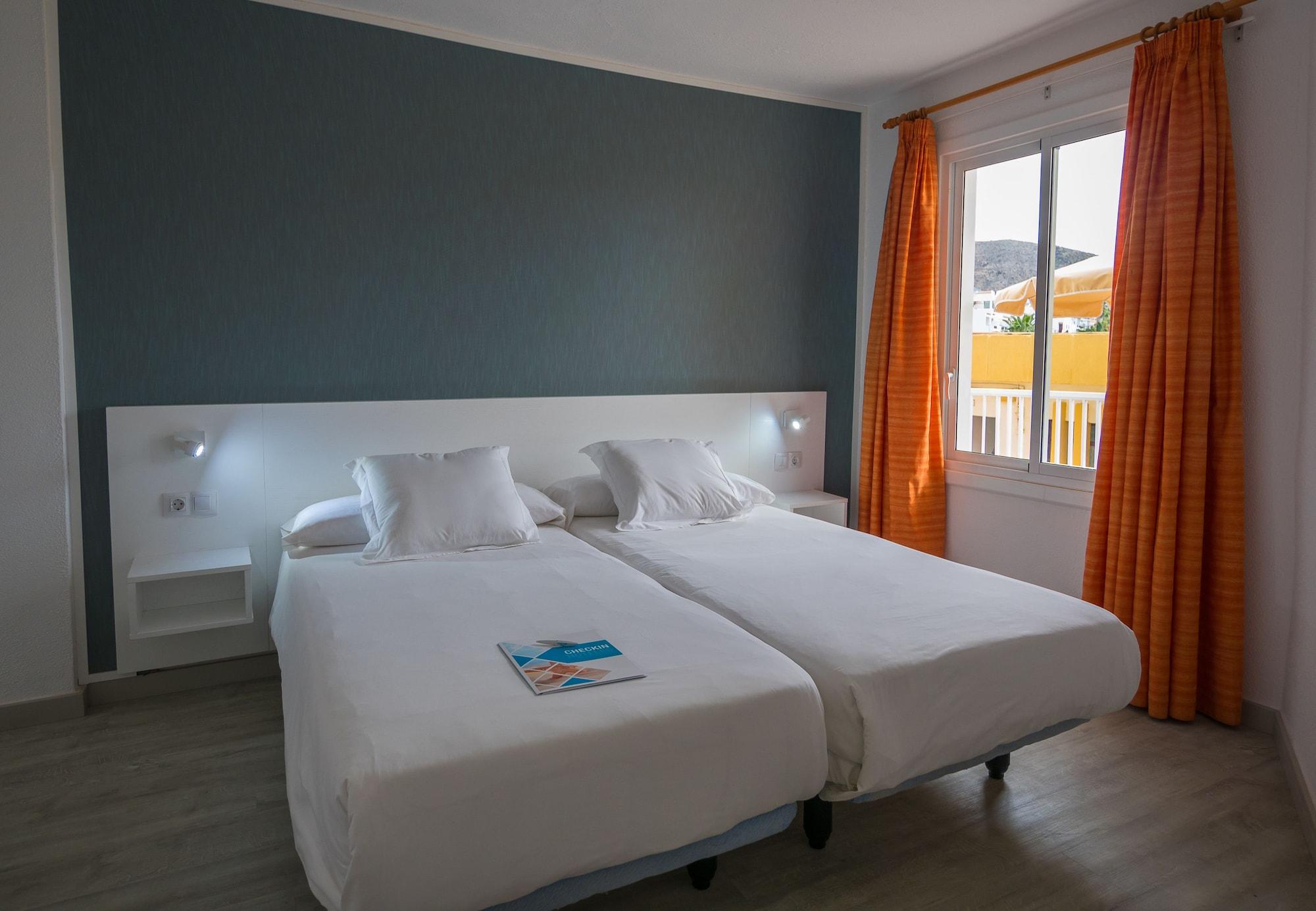 Checkin Atlantida Aparthotel Los Cristianos (Tenerife)