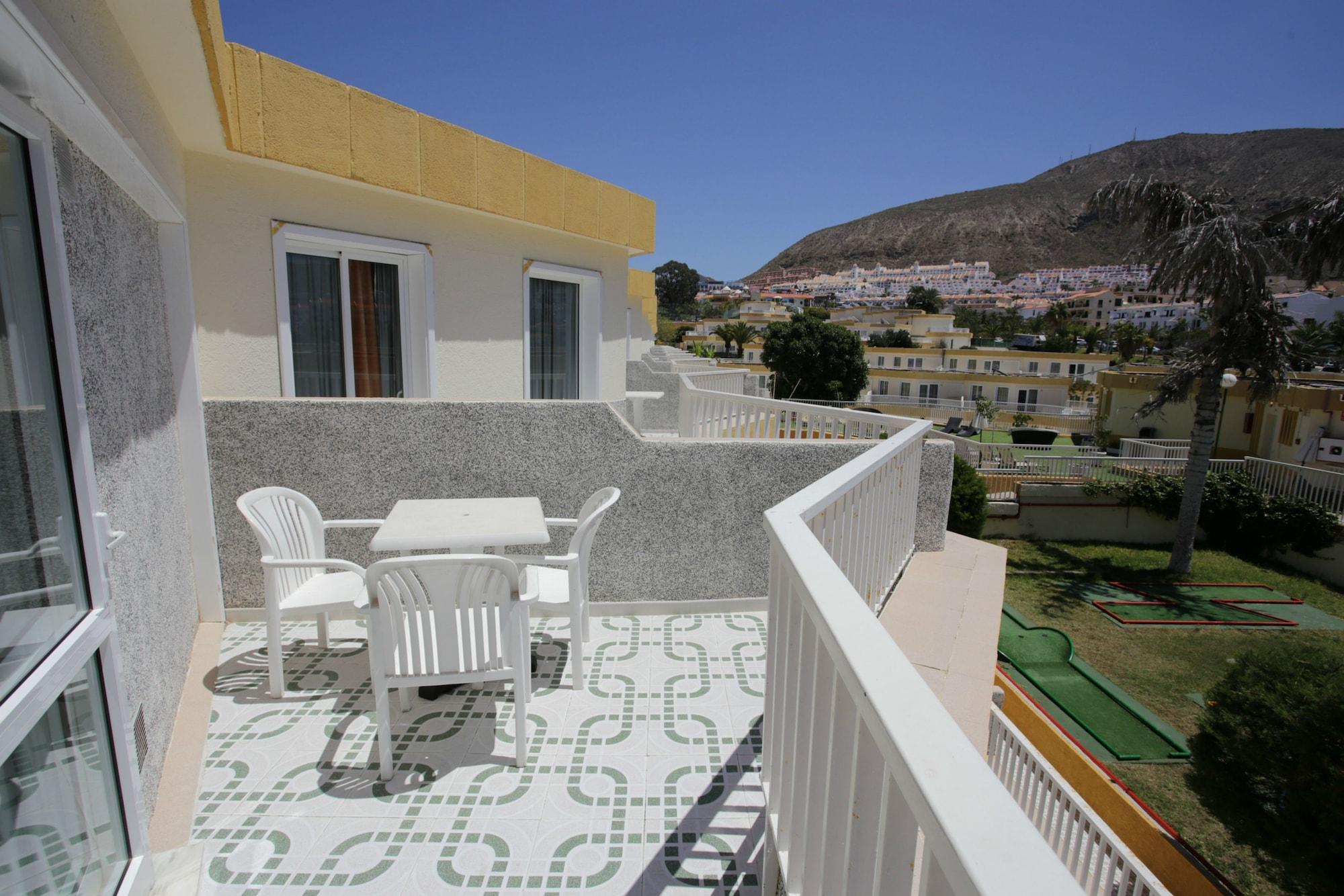 Checkin Atlantida Aparthotel Los Cristianos (Tenerife)