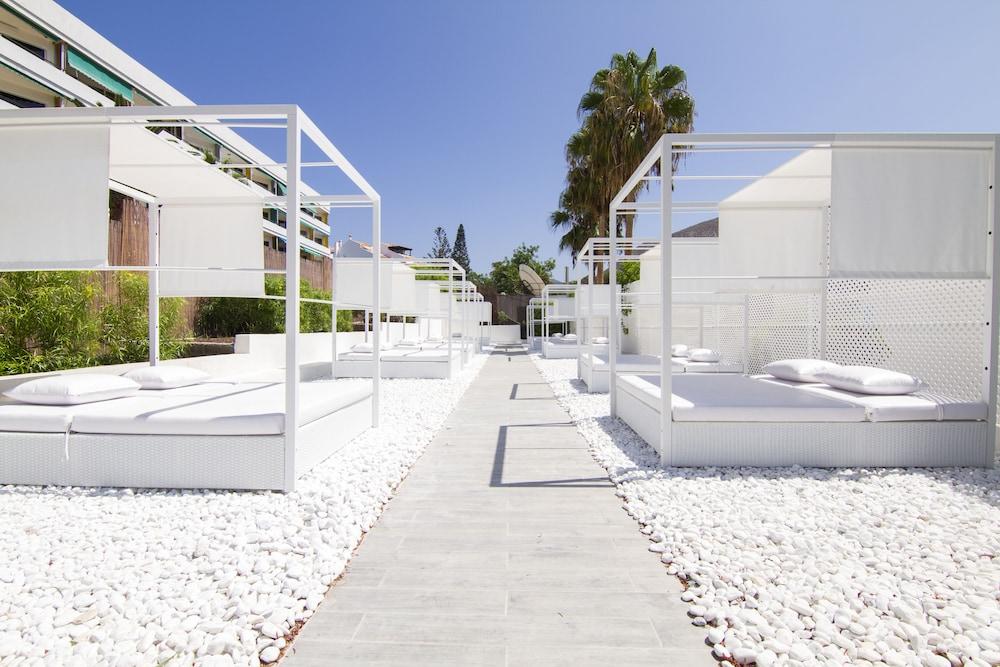 Checkin Atlantida Aparthotel