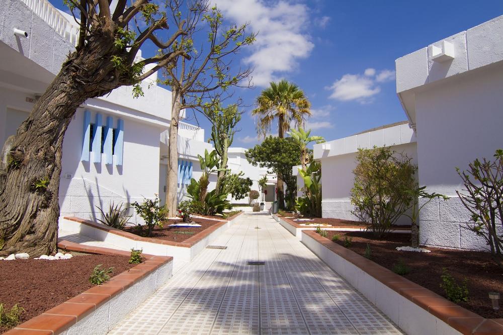 Checkin Atlantida Aparthotel 3*