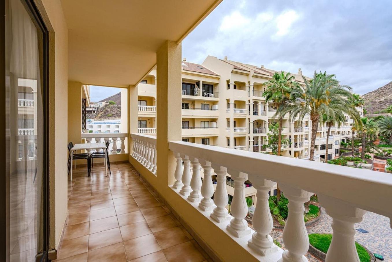 2 Bed With Pool View Castle Harbour C202 Los Cristianos (Tenerife)