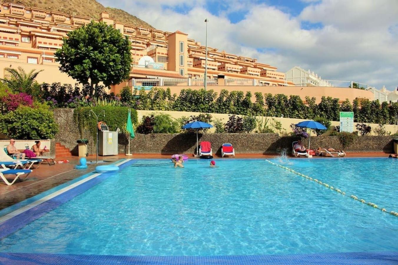 Apartment Pool View 2 Bed Duplex In Castle Harbourc204 Los Cristianos (Tenerife)