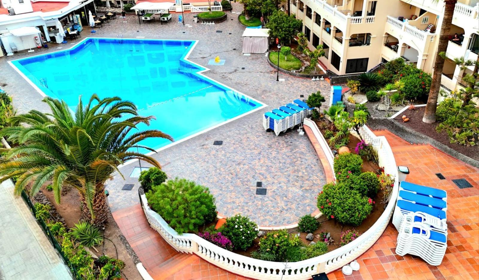 Spacious 3-Bedroom Duplex Apartment With Heated Pool & Ocean View In Castle Harbour, Arona Apartment