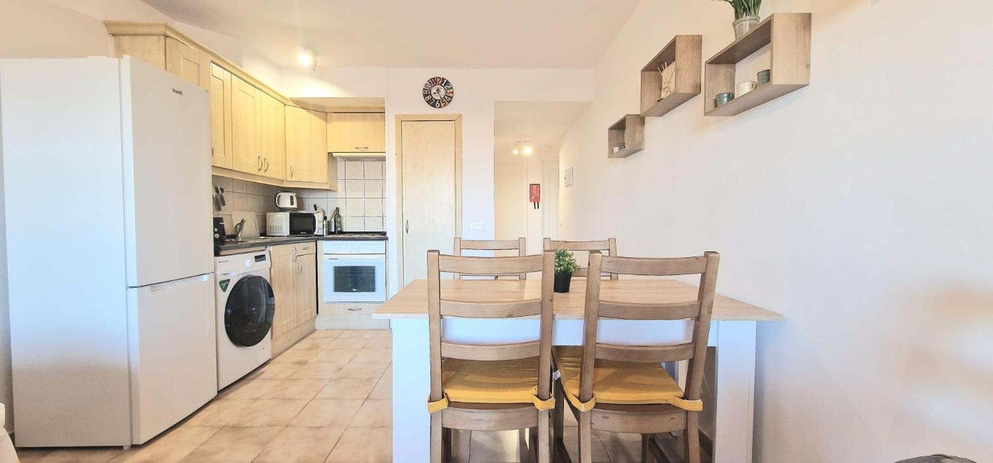Spacious 3-Bedroom Duplex Apartment With Heated Pool & Ocean View In Castle Harbour, Arona Apartment