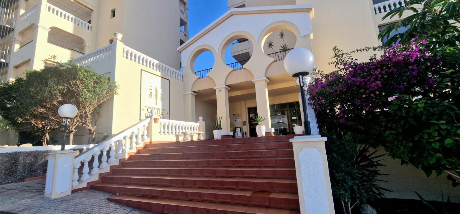Apartment Spacious 3-Bedroom Duplex Apartment With Heated Pool & Ocean View In Castle Harbour, Arona