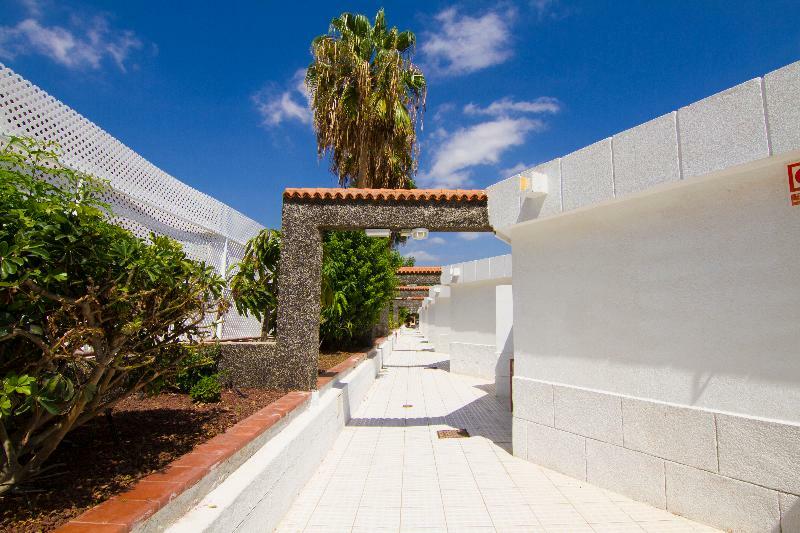 Aparthotel Checkin Atlantida 3*