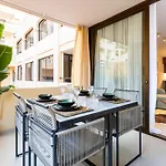 Castle Harbour Elegant 1-Bedroom Apartment - Heated Pool, Air Conditioning & Fiber Internet In Los Cristianos