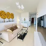 Apartment In Front Of The Ocean