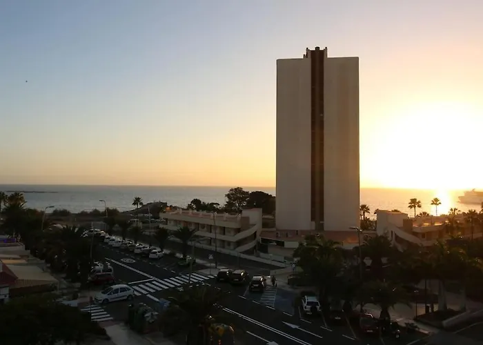 Soleado Y Flamante Apartamento En Los Cristianos De Membrillosuites