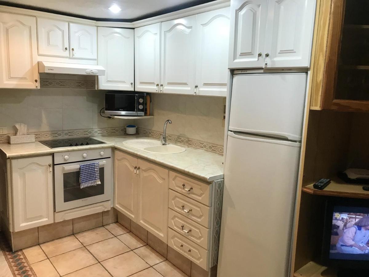 One Bedroom At Arona 200 M Away From The With Sea View Shared Pool And Jacuzzi * Los Cristianos (Tenerife)