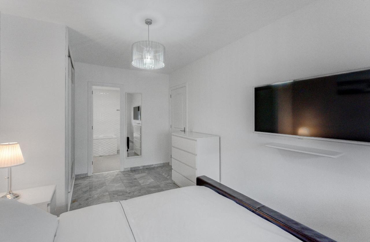 Heated Pool Stylish 3 Bedrm Cristianos Appartement Los Cristianos (Tenerife)