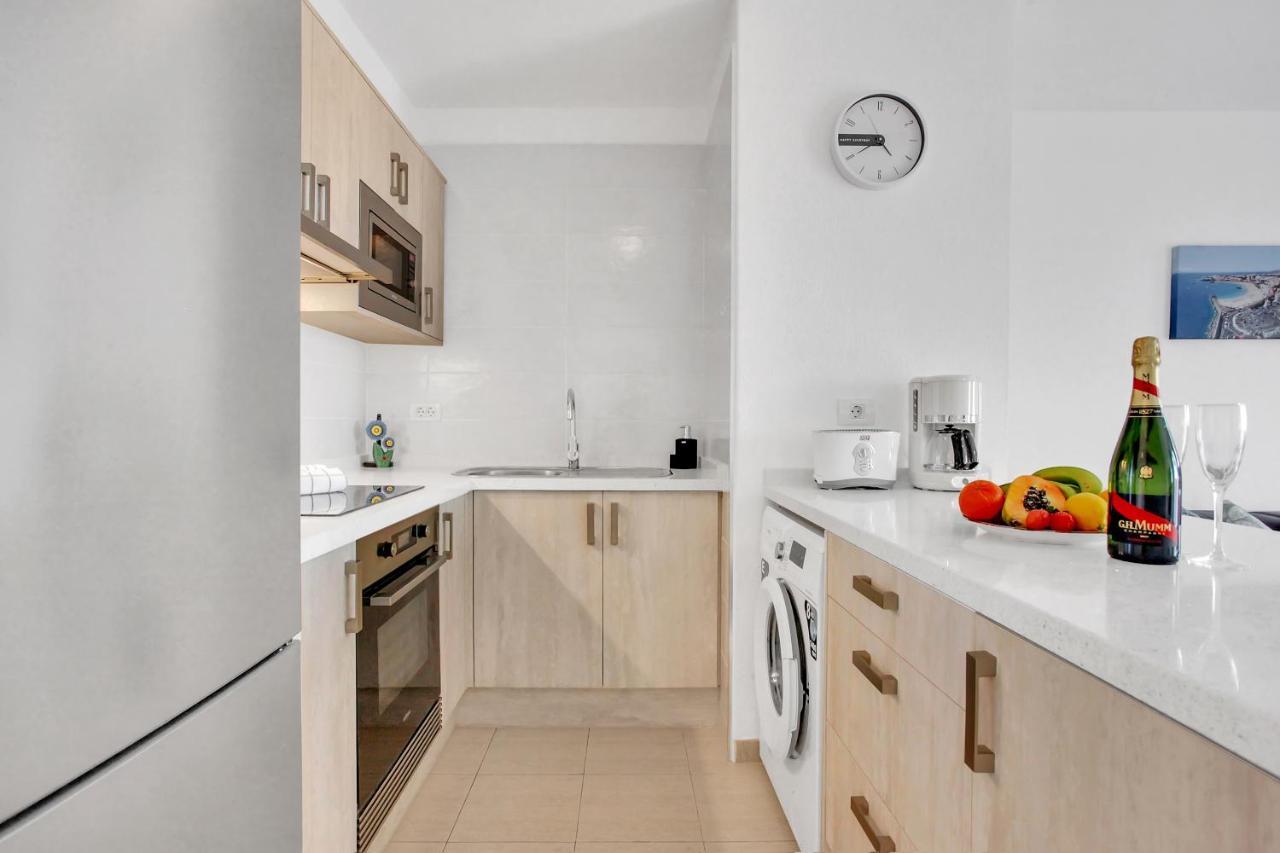 Floor, Sea View, Huge Terrace, Heated Pool, Garage Apartment *