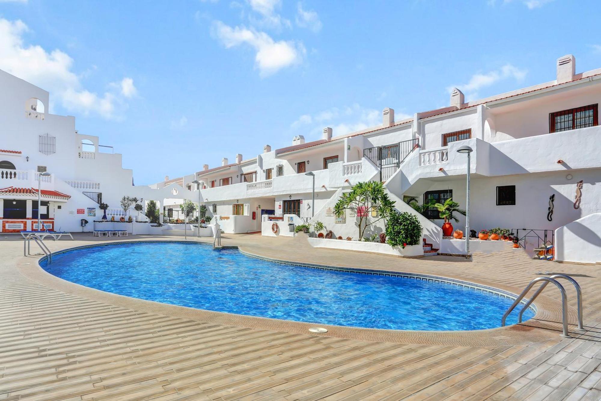 Relaxing Studio, Los Cristianos, Heated Pool, Air Con