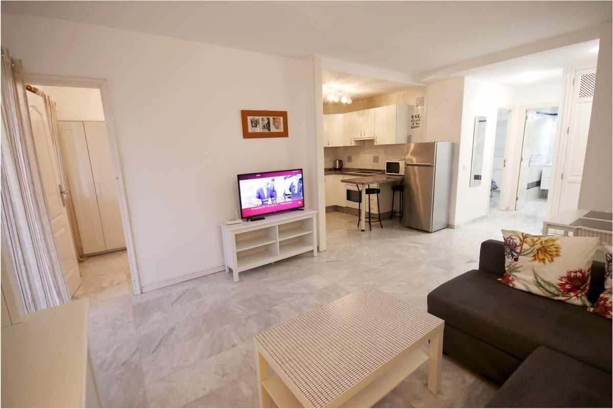 Apartamento Dinastia B401 By Tenerife & Sales Los Cristianos (Tenerife)
