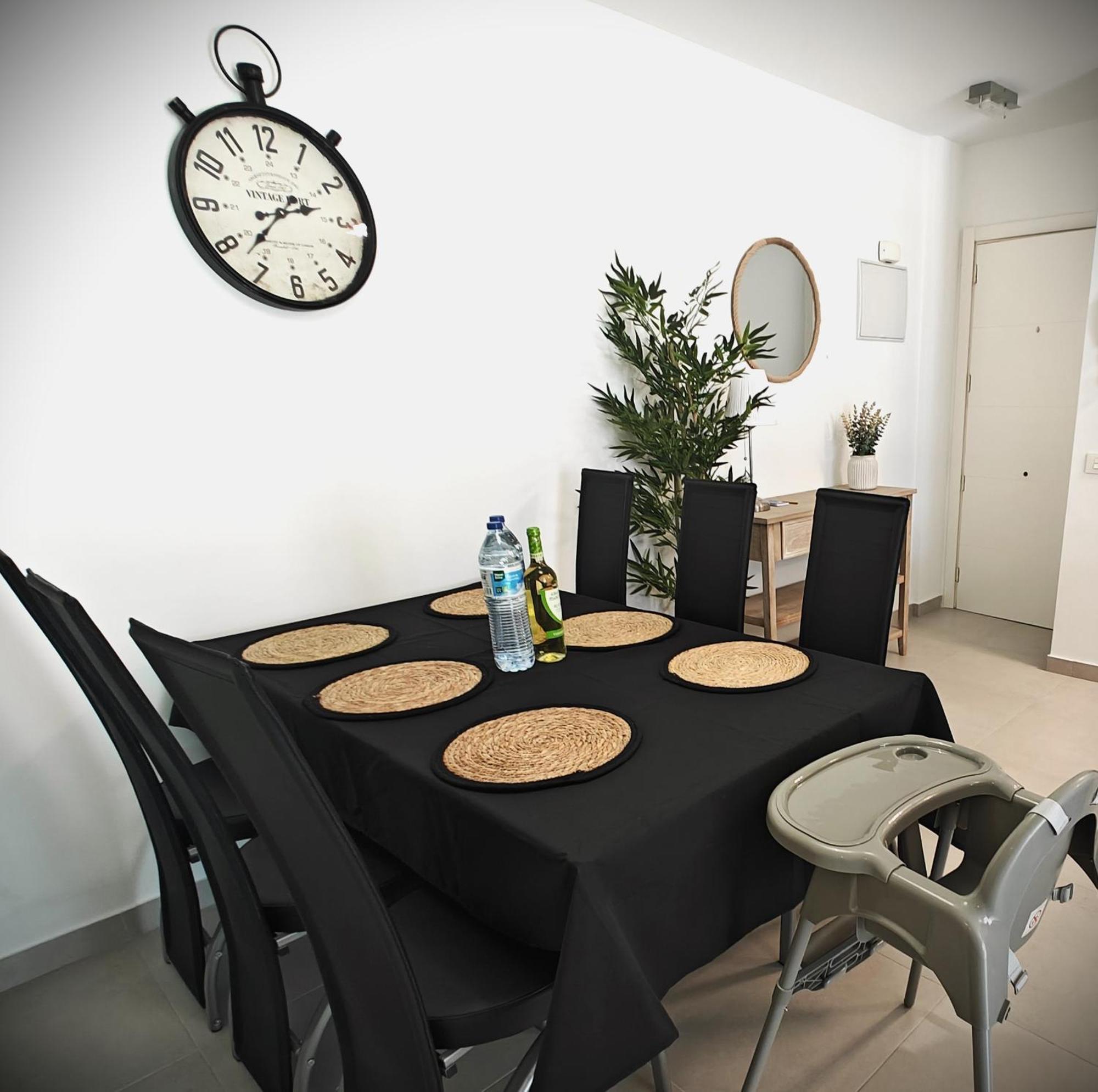 Sun - 3 Bedrooms, Priv Parking, Pool, Ac, Tv Channels, Fibre Net *