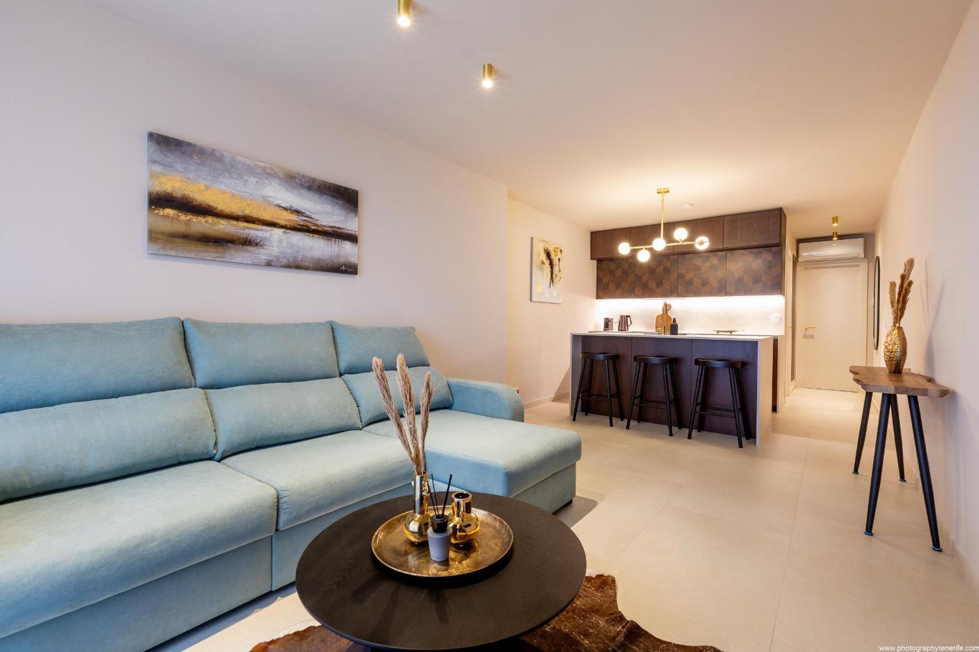 Castle Harbour Elegant 1-bedroom - Heated Pool, Air Conditioning & Fiber Internet In Cristianos Appartement