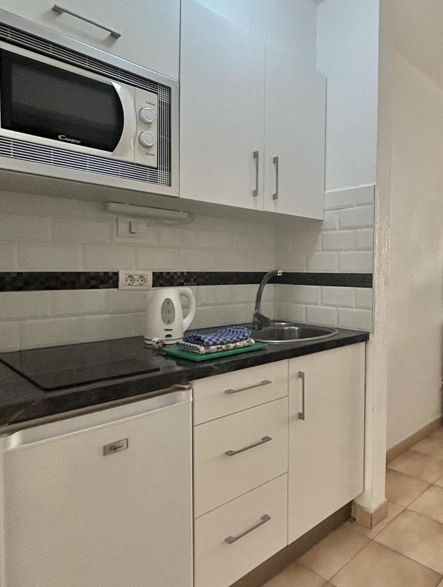 Apartamento Studio In Castle Harbour With Pool Viewc001 Los Cristianos (Tenerife)