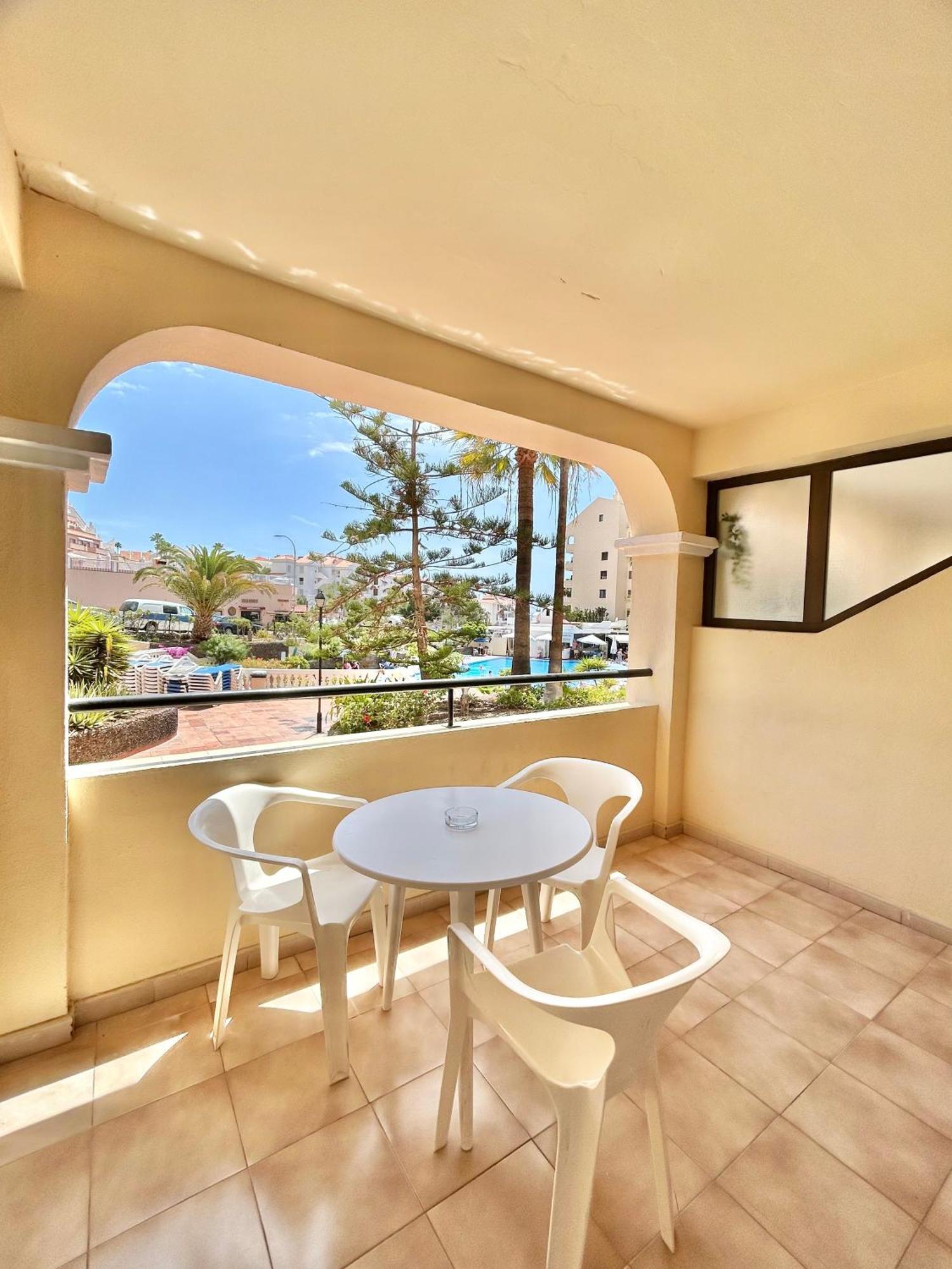 Apartamento Bright With Pool & Garden View Ref C014 *
