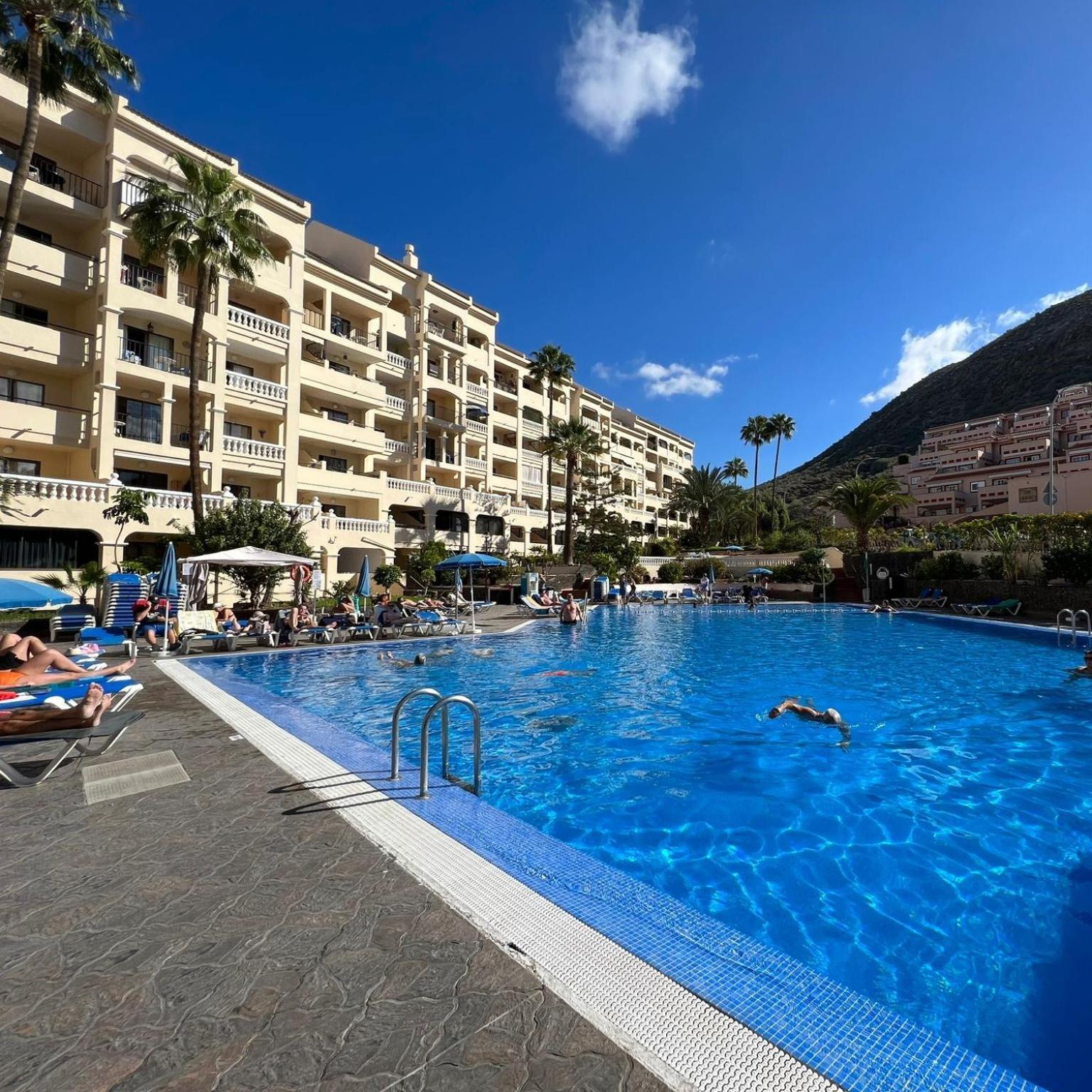 Bright With Pool & Garden View Ref C014 Apartamento Los Cristianos (Tenerife)