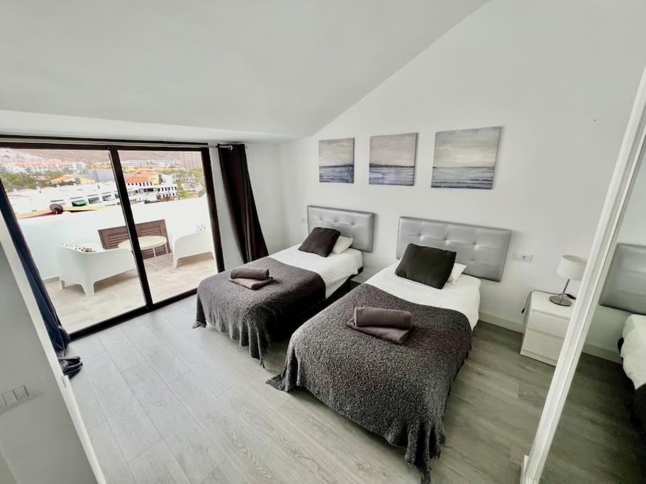 Cristianos Oasis, Modern Beachside Duplex Los Cristianos (Tenerife)