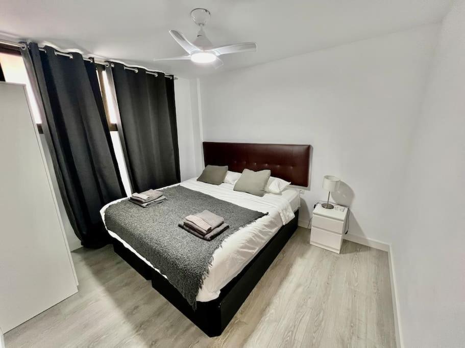 Cristianos Oasis, Modern Beachside Duplex Apartment