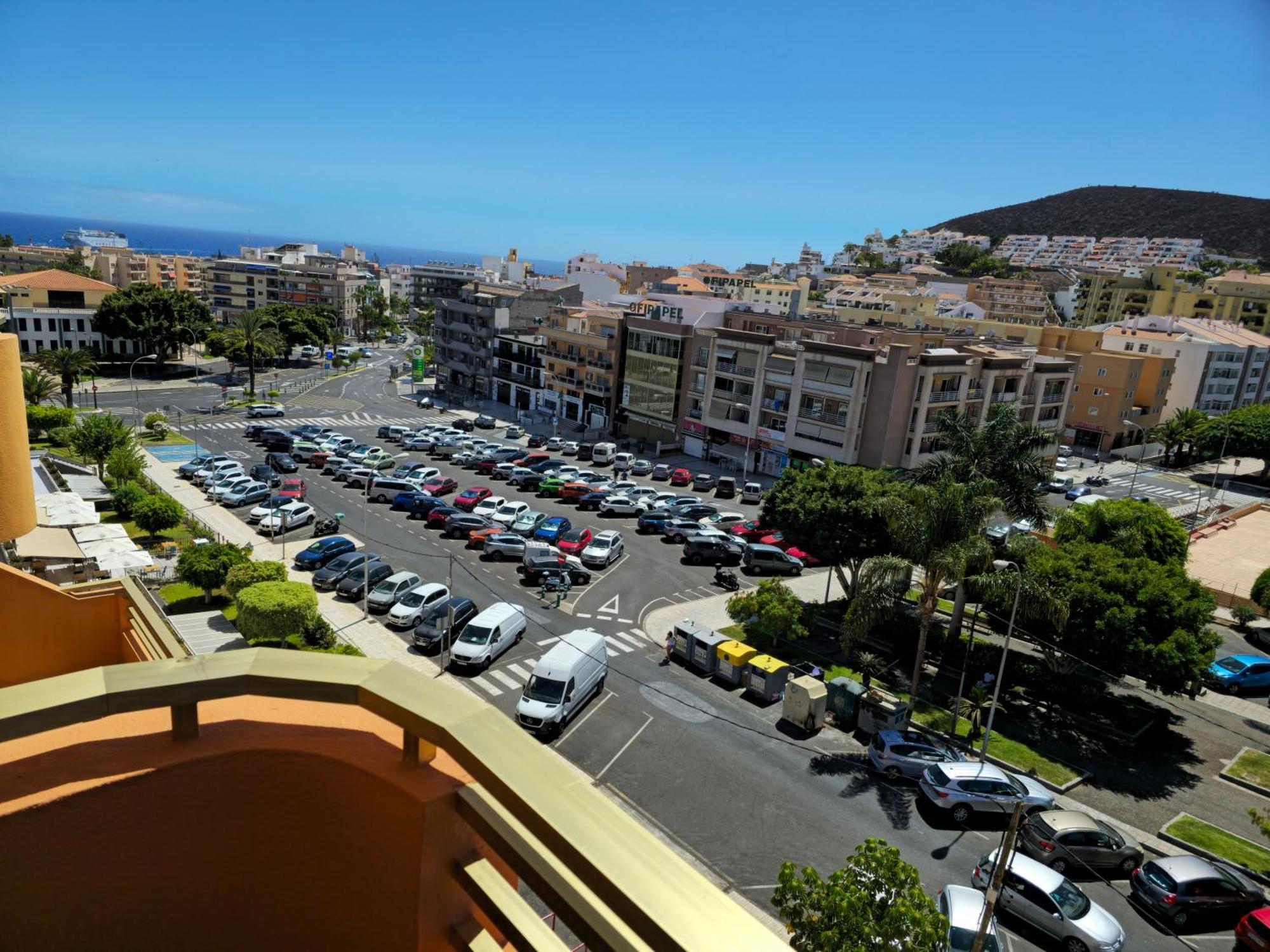 Apartment Exclusive Eden, Marble Floor, Luxury Bathroom, Heated Pool, Close To Centre, Sea View, Balcony *