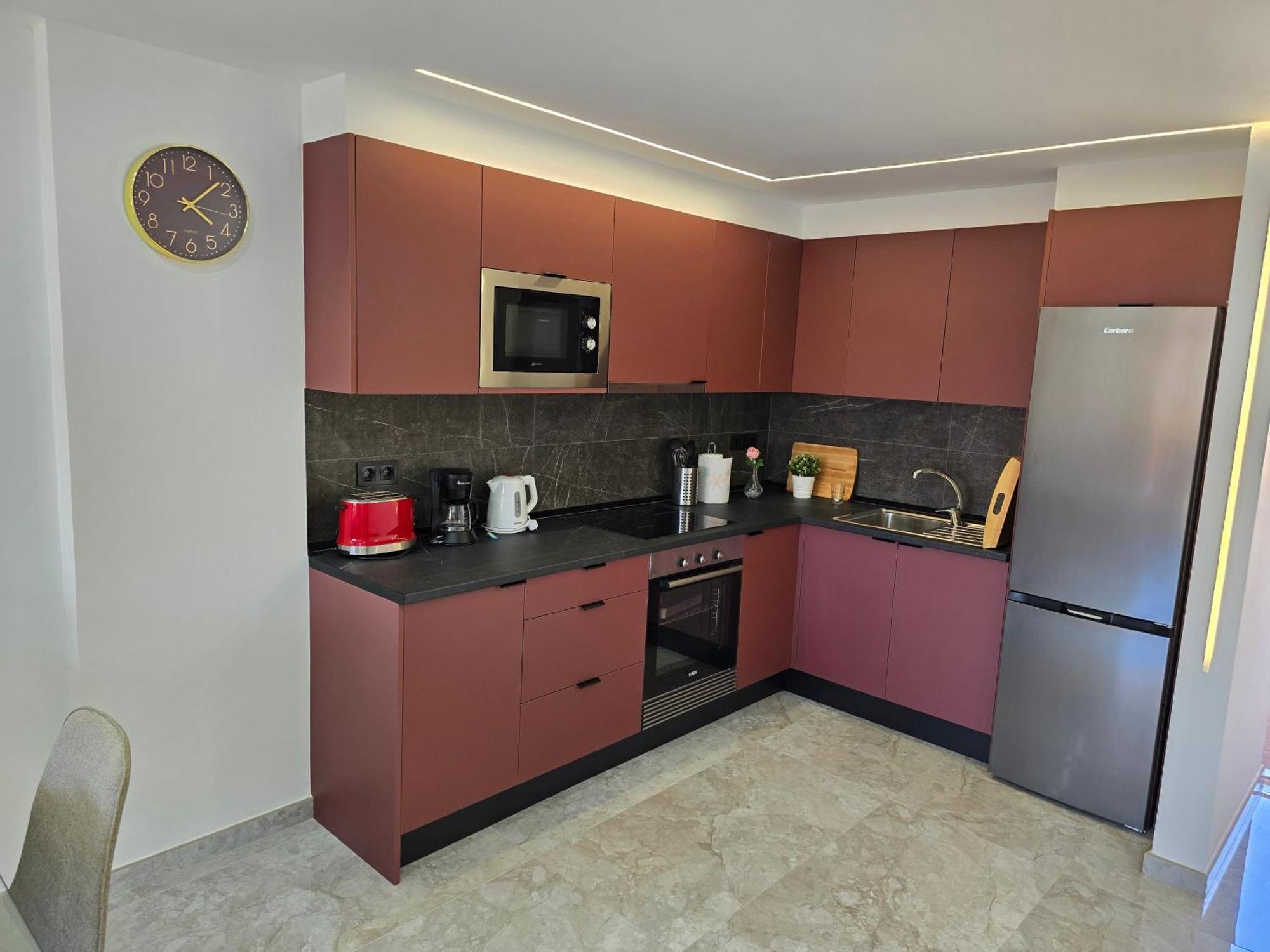 Apartment Exclusive Eden, Marble Floor, Luxury Bathroom, Heated Pool, Close To Centre, Sea View, Balcony *
