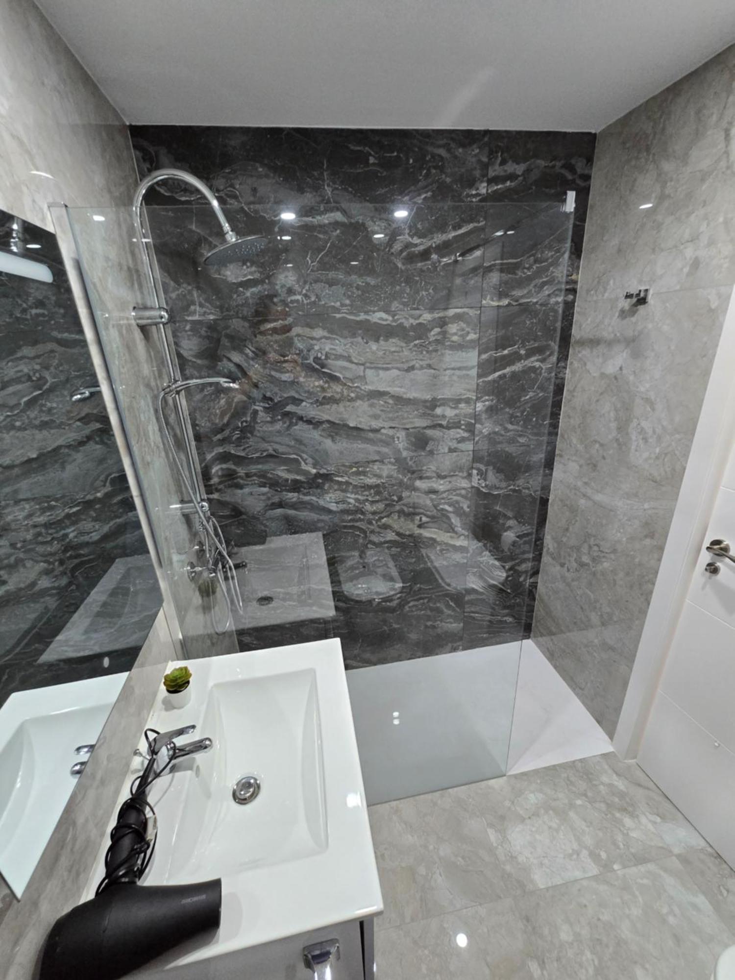 Exclusive Eden, Marble Floor, Luxury Bathroom, Heated Pool, Close To Centre, Sea View, Balcony