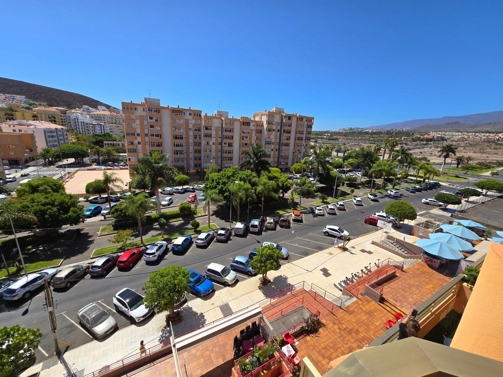 Apartment Exclusive Eden, Marble Floor, Luxury Bathroom, Heated Pool, Close To Centre, Sea View, Balcony