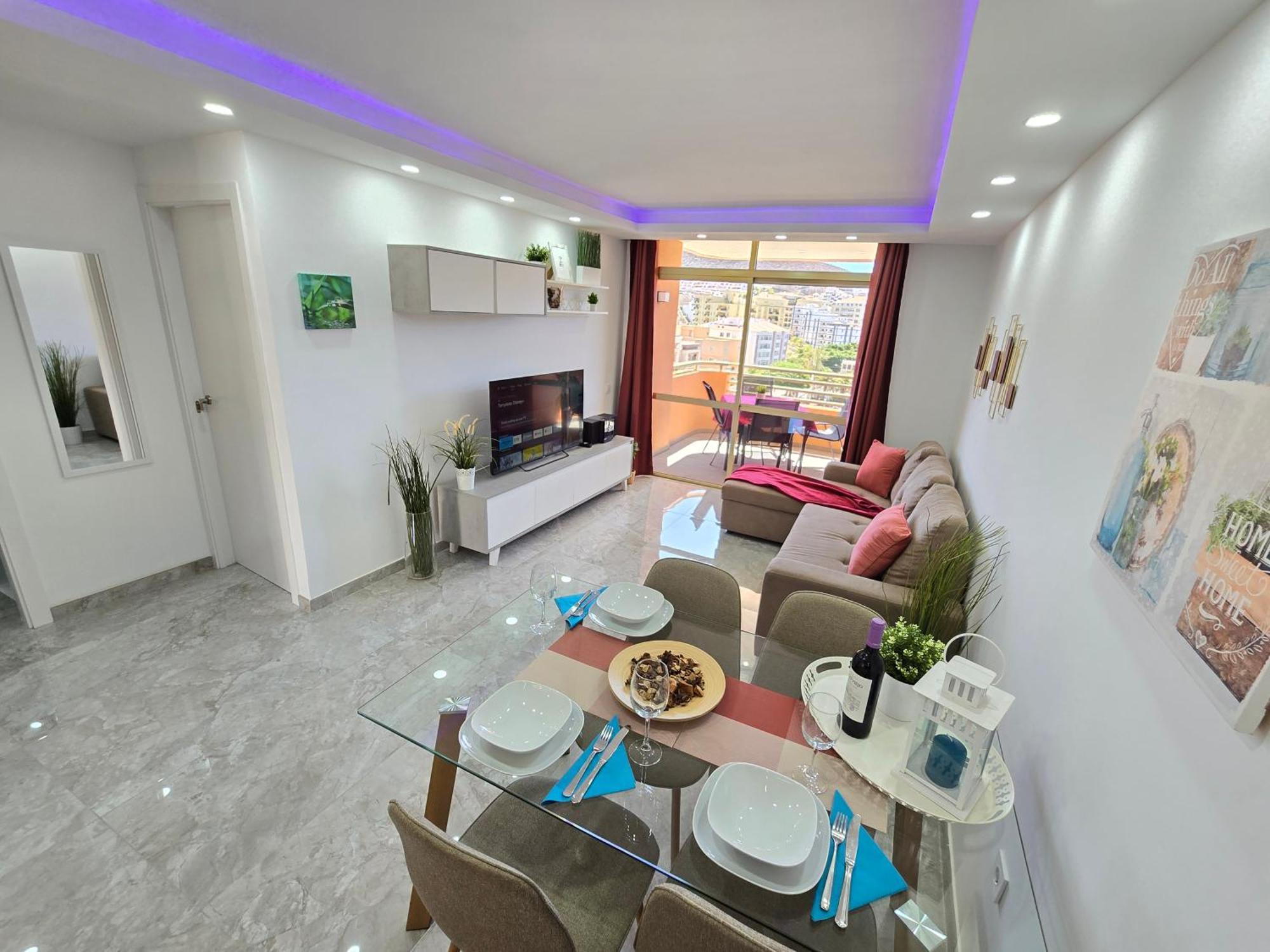 Apartment Exclusive Eden, Marble Floor, Luxury Bathroom, Heated Pool, Close To Centre, Sea View, Balcony *