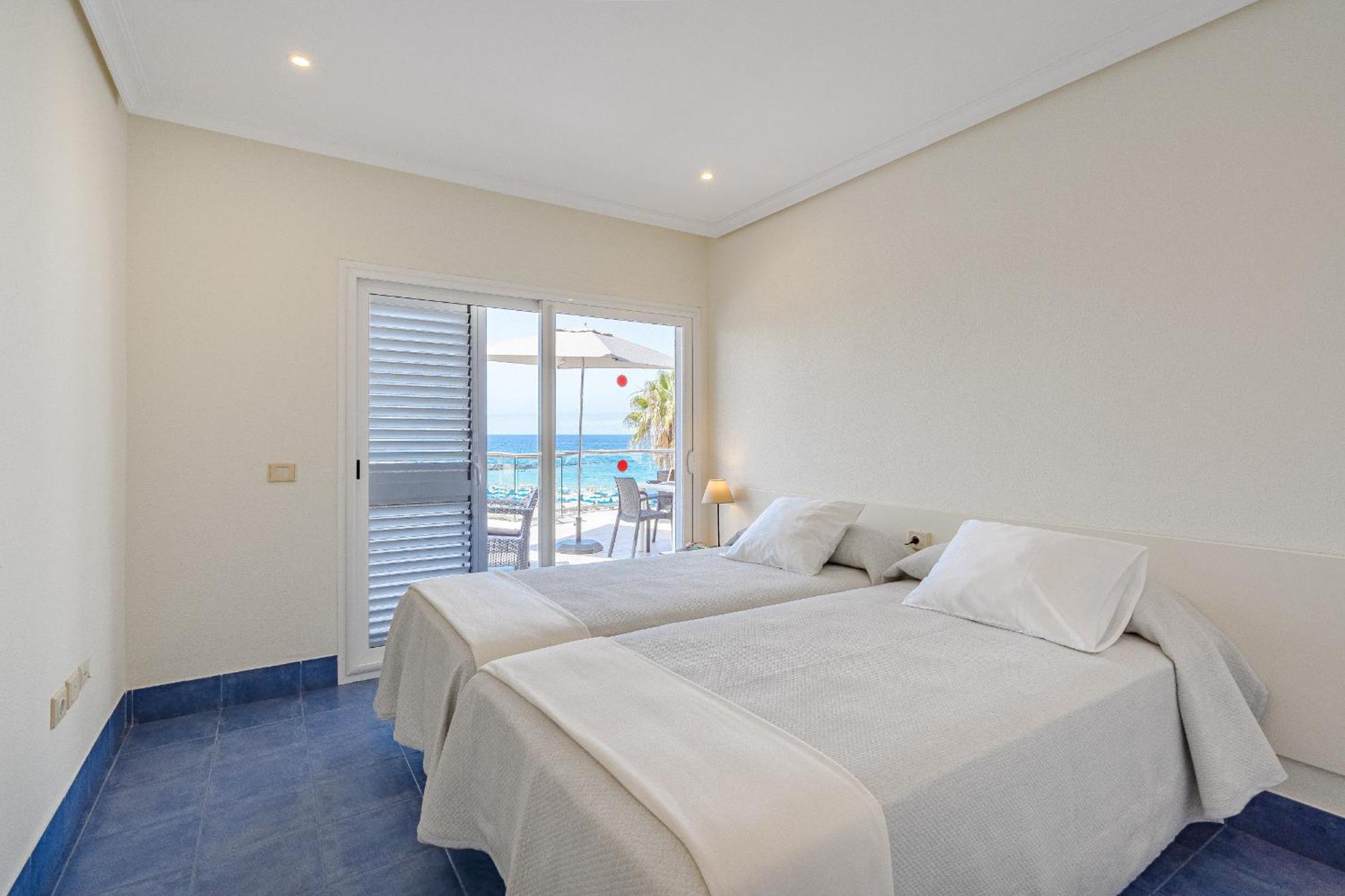 Rentonthebeach * Los Cristianos (Tenerife)