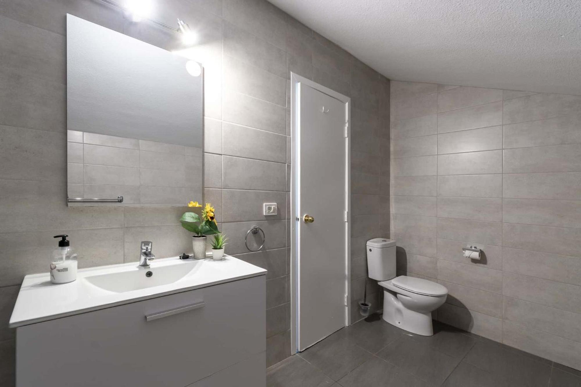 Castle Harbour 35 - Two Bed Apartment *
