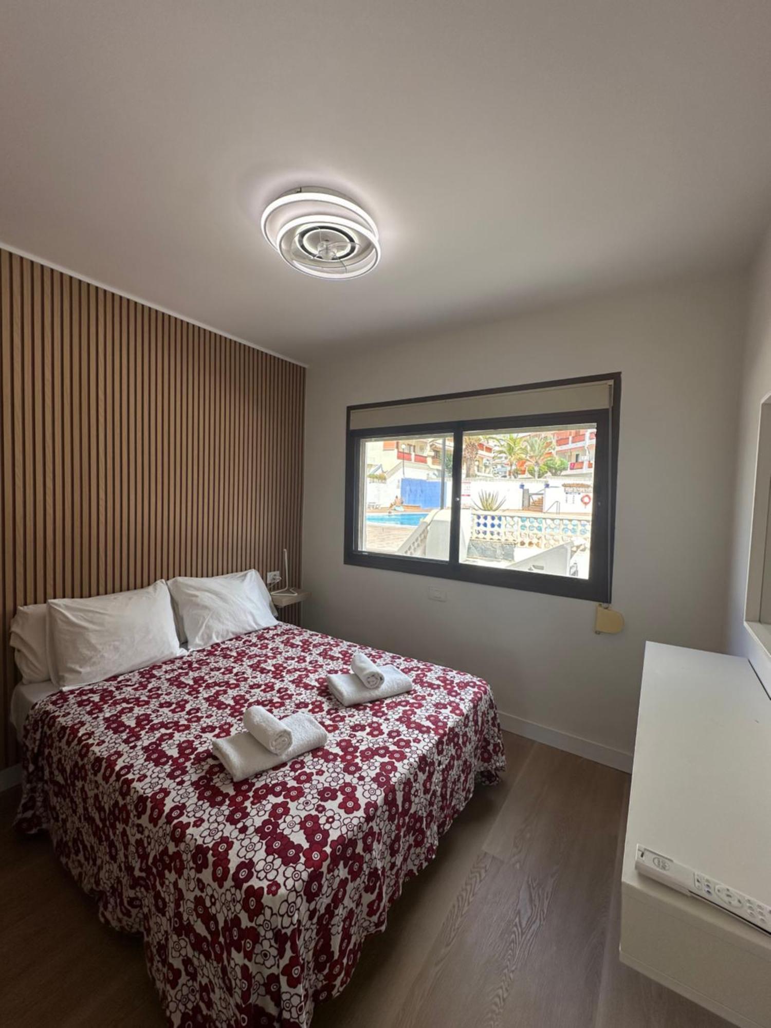 Apartment En Playa Vistas. Veramar. Free Parking, Pool! Los Cristianos (Tenerife)