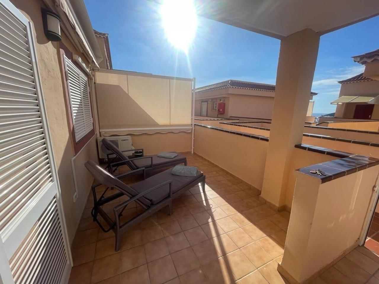Lovely 2 Bed In Cristianos Los Cristianos (Tenerife)
