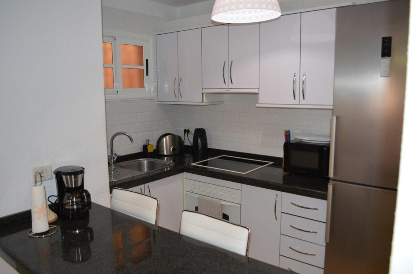 Lovely 2 Bed In Cristianos *