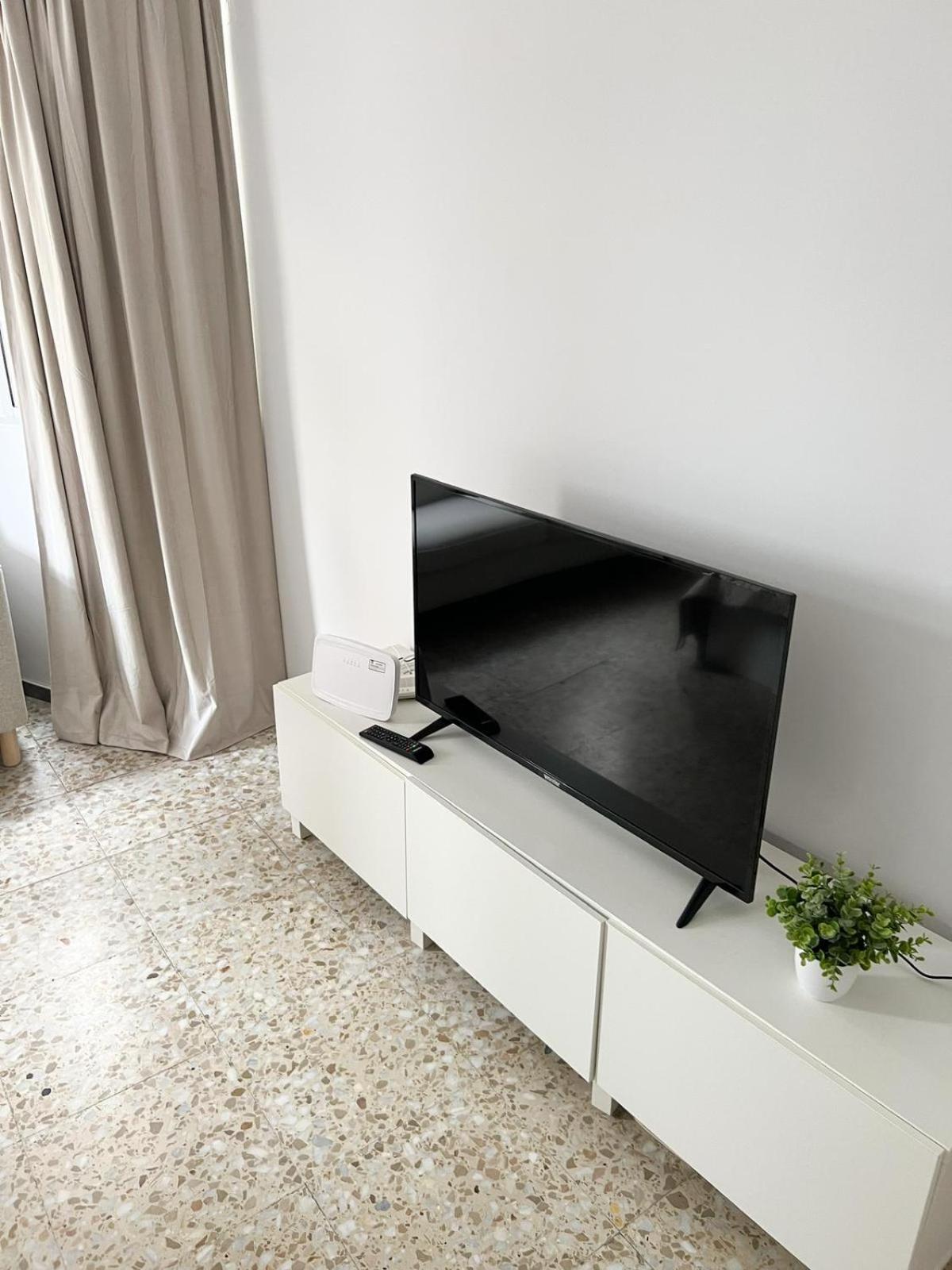 Apartment Lovely 2 Bedroom With Balcony Los Cristianos (Tenerife)