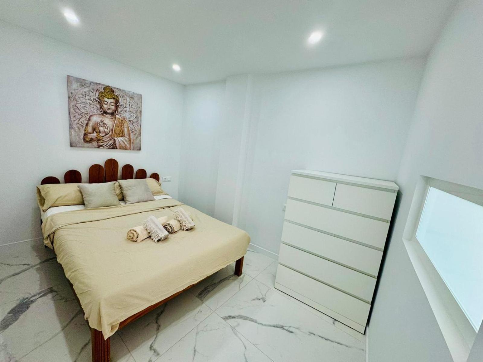 Cristianos Must-see Beachfront Apartment, Stunning Views In Tenerife *