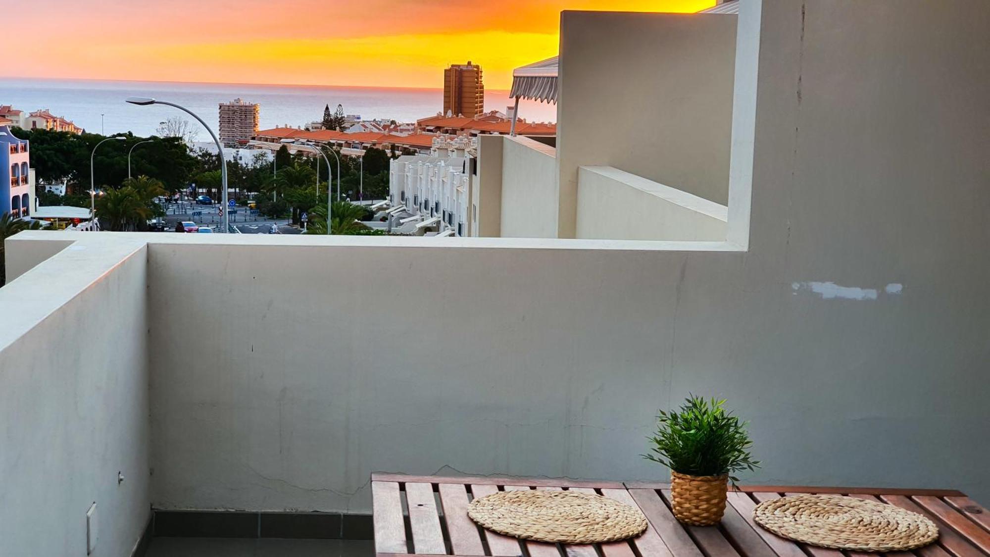 4-bedroom Corales With Jacuzzi, Garden, Close To Everything Villa Los Cristianos (Tenerife)