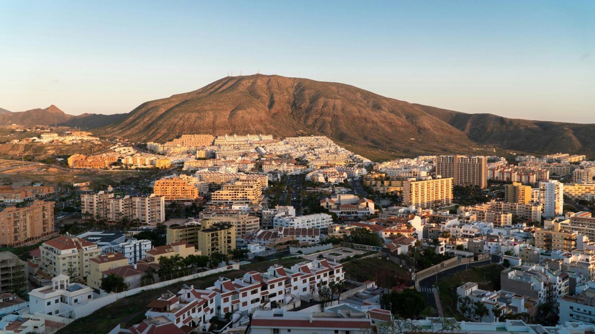 The Poolside Haven, Azure Dreams Apartment Los Cristianos (Tenerife)