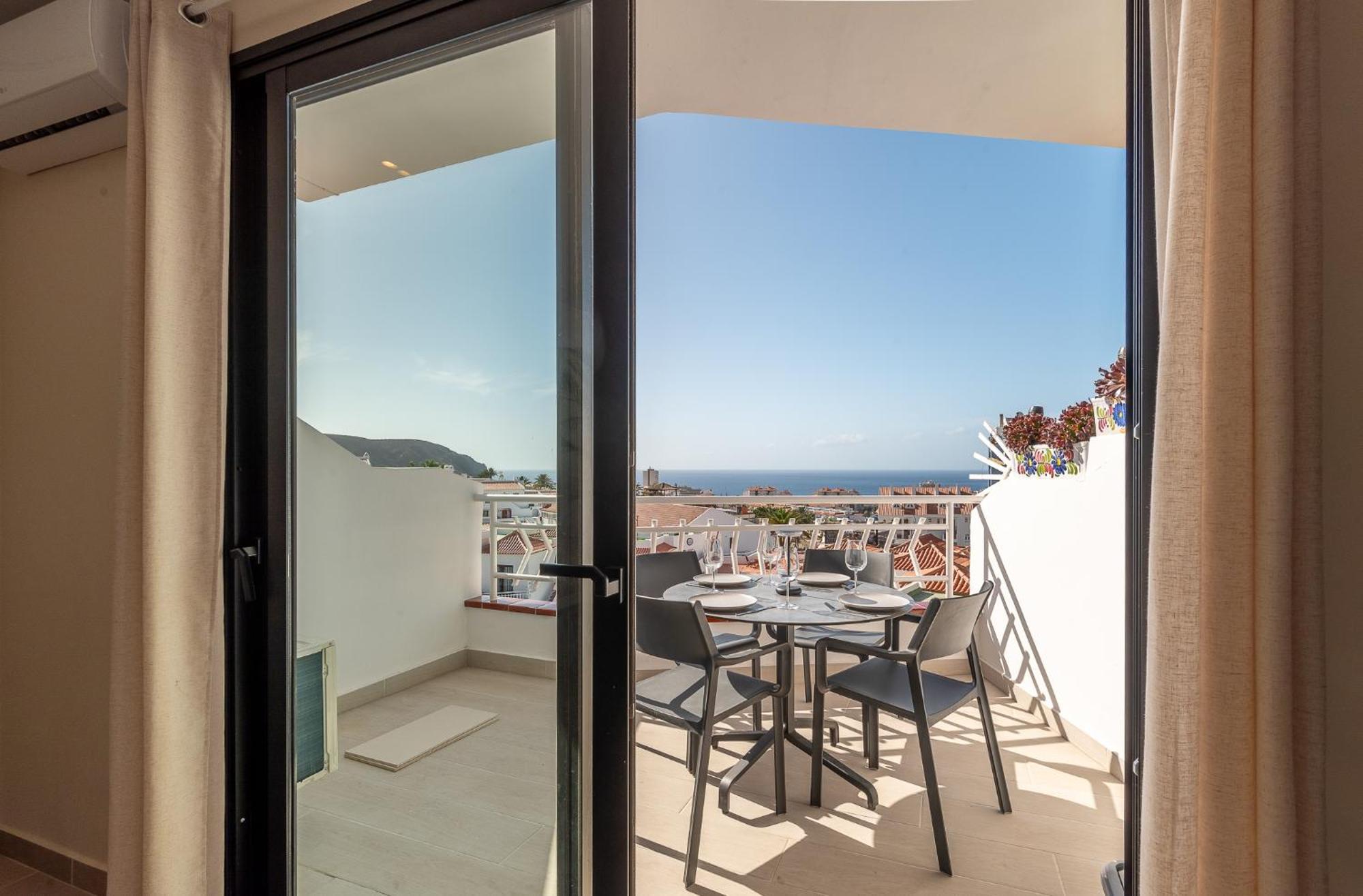 Apartment 2 Bedroom Luxury With Sea View In Cristianos Los Cristianos (Tenerife)