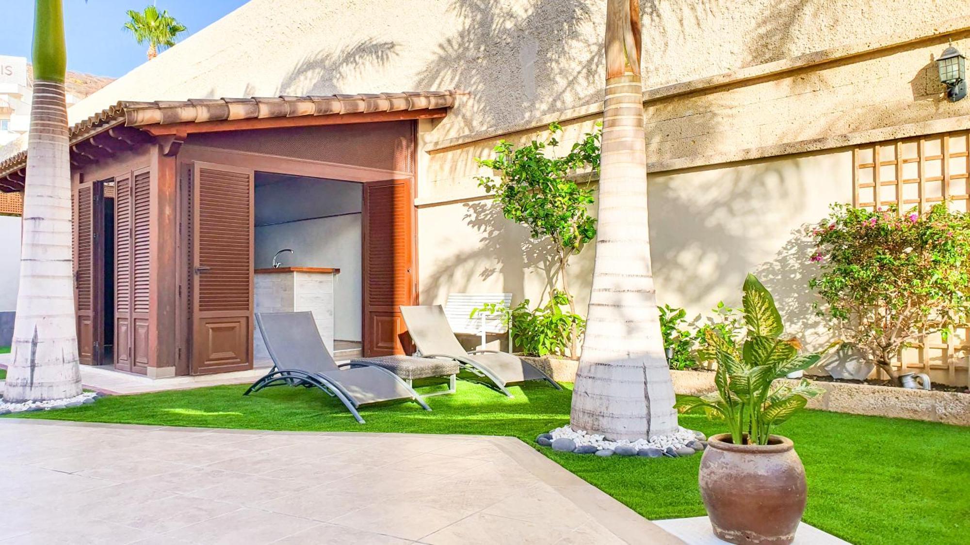 Villa 4-bedroom Corales With Jacuzzi, Garden, Close To Everything Los Cristianos (Tenerife)