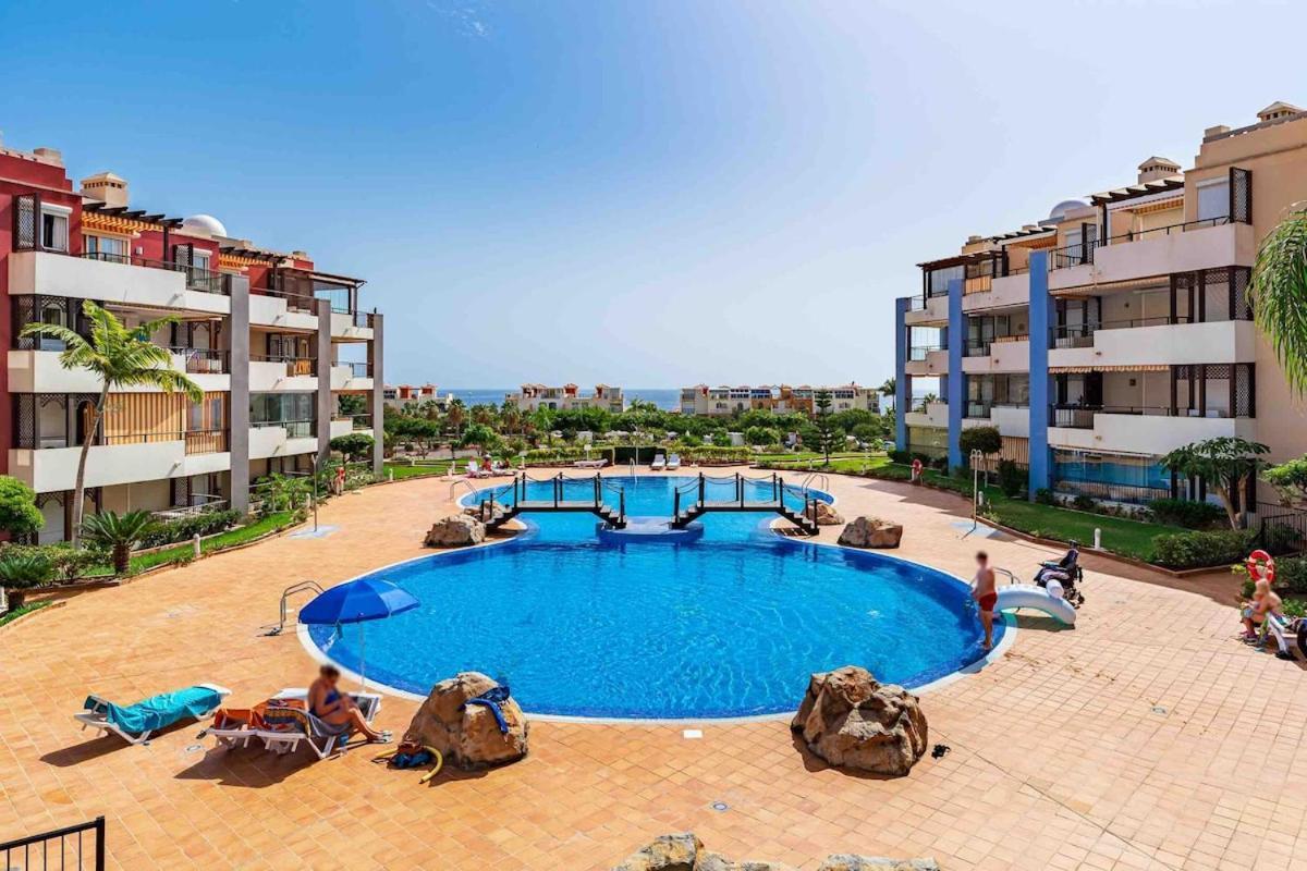 Villa 4 Bedroom With Jacuzzi, Heated Swimmingpool, Front Ocean And View ! *