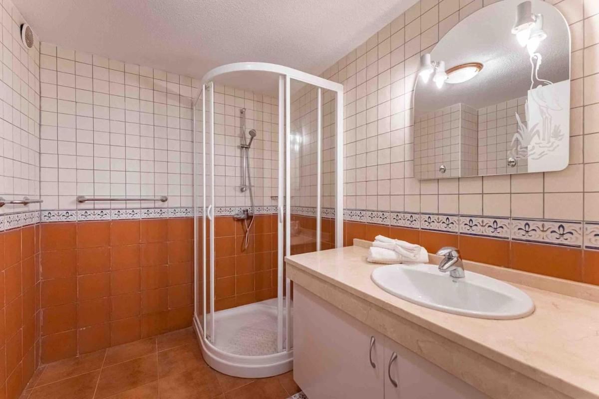 4 Bedroom With Jacuzzi, Heated Swimmingpool, Front Ocean And View ! * Los Cristianos (Tenerife)