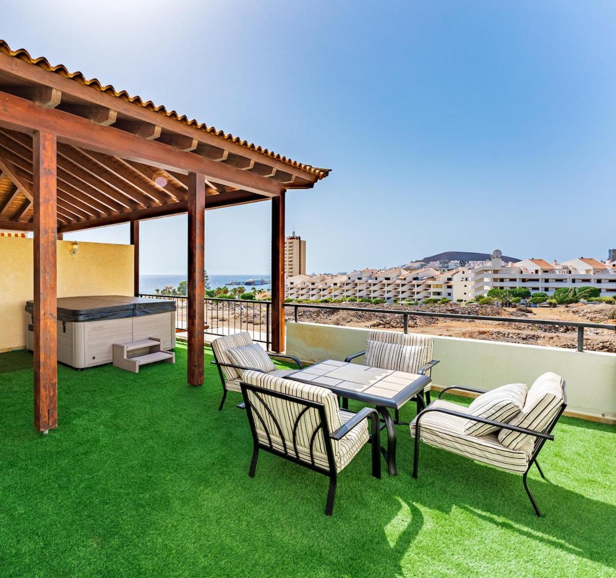 4 Bedroom With Jacuzzi, Heated Swimmingpool, Front Ocean And View !