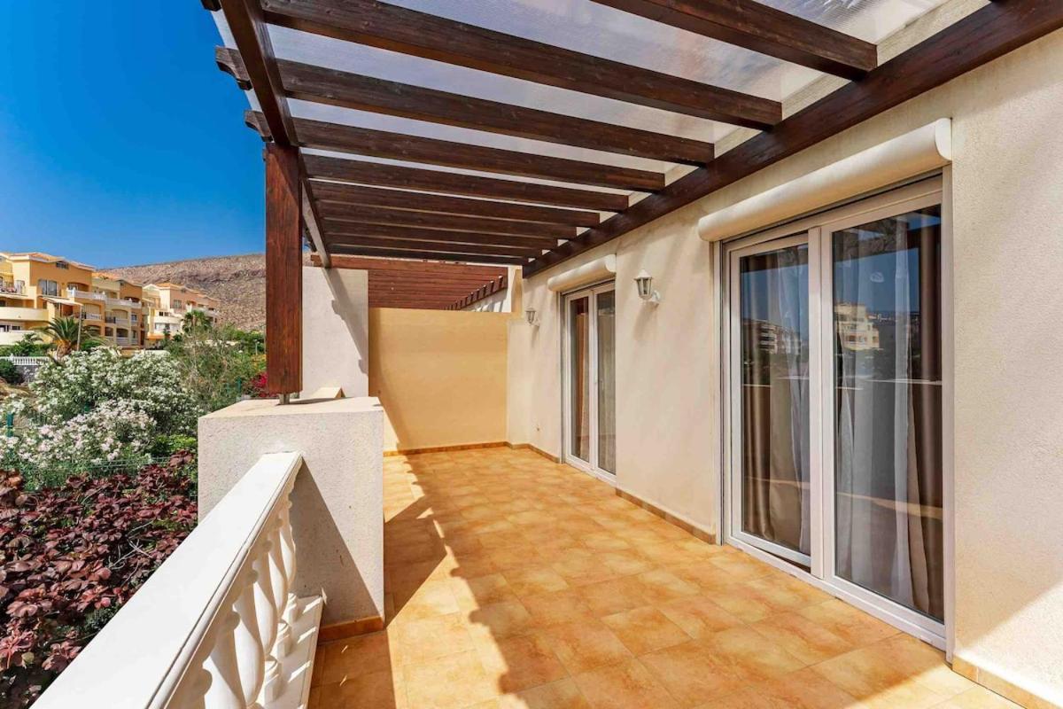 Villa 4 Bedroom With Jacuzzi, Heated Swimmingpool, Front Ocean And View !