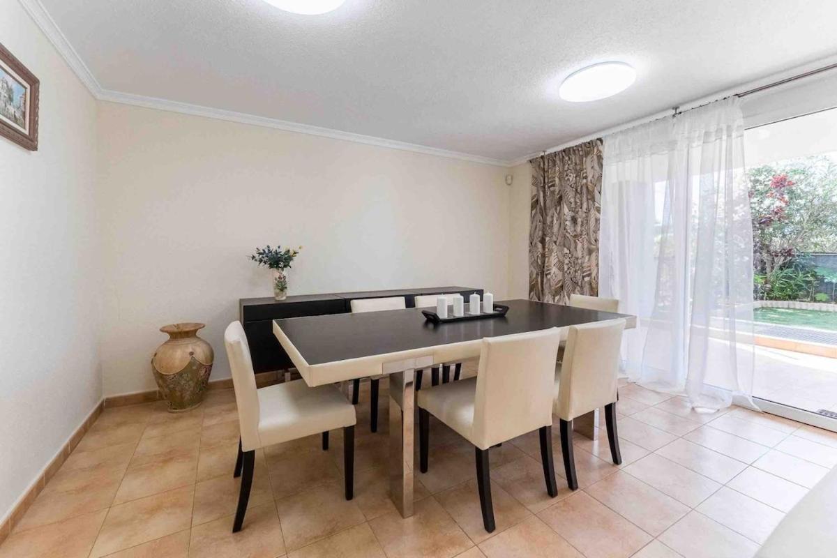Villa 4 Bedroom With Jacuzzi, Heated Swimmingpool, Front Ocean And View ! *