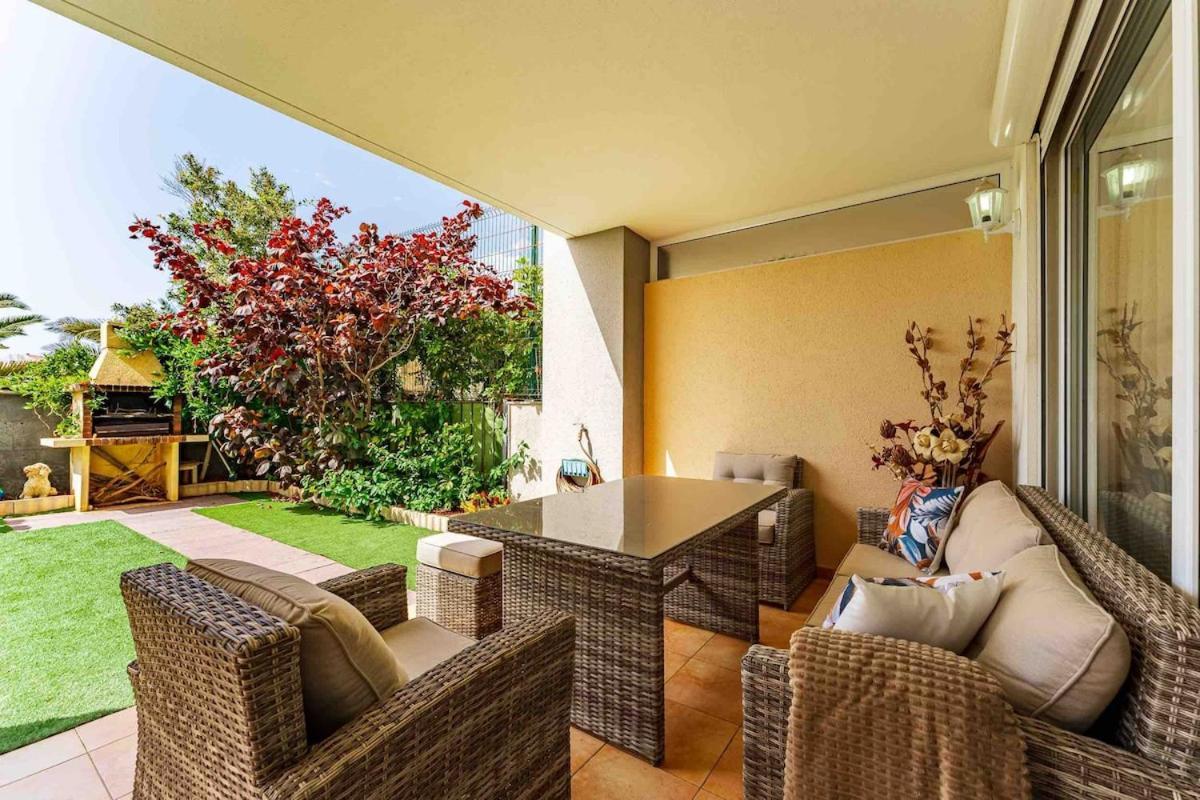 Villa 4 Bedroom With Jacuzzi, Heated Swimmingpool, Front Ocean And View ! Los Cristianos (Tenerife)