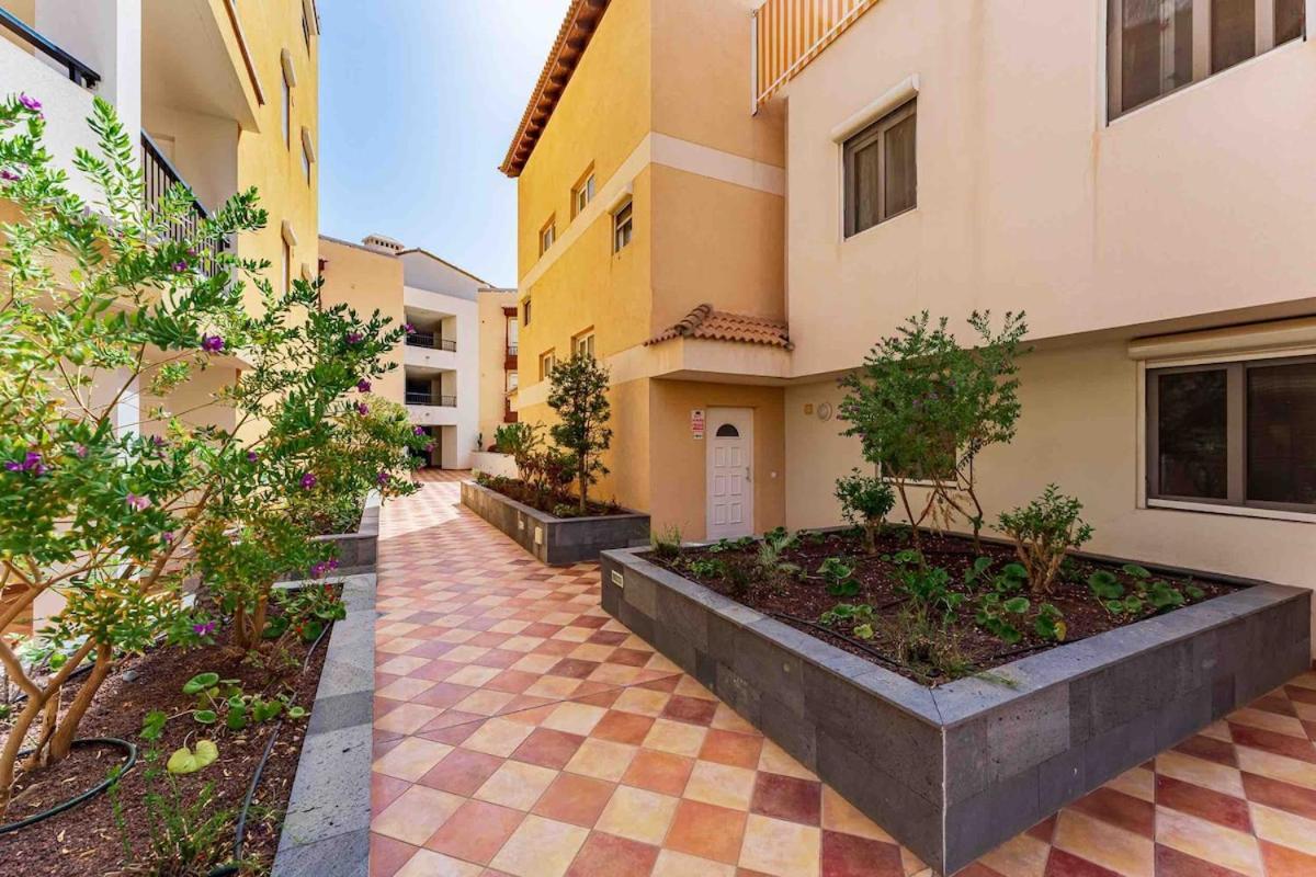 Villa 4 Bedroom With Jacuzzi, Heated Swimmingpool, Front Ocean And View ! Los Cristianos (Tenerife)