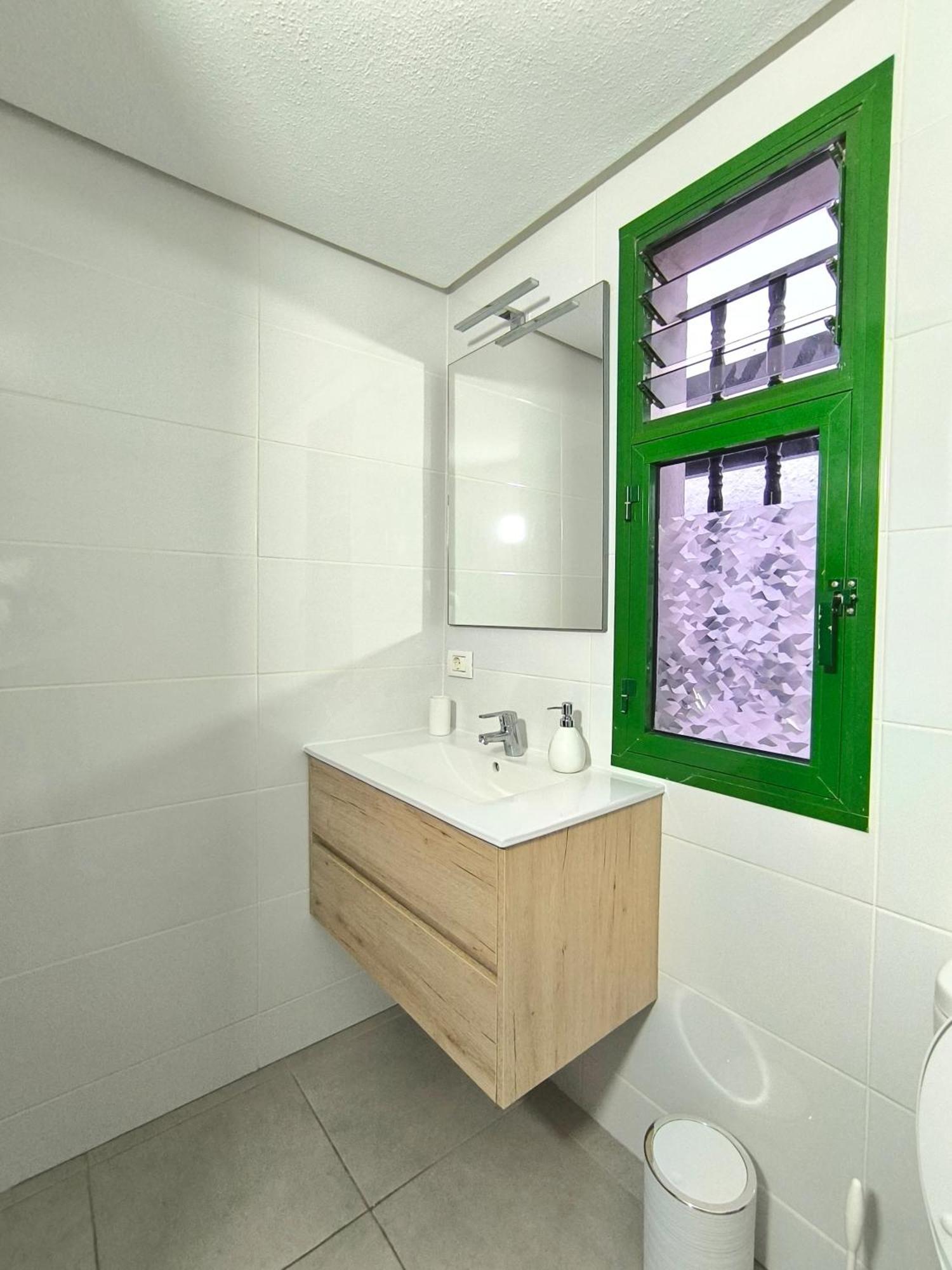 Apartment Pearl Chipeque - Calm Atmosphere, Pool, Fibre Net, Tv Channels Los Cristianos (Tenerife)